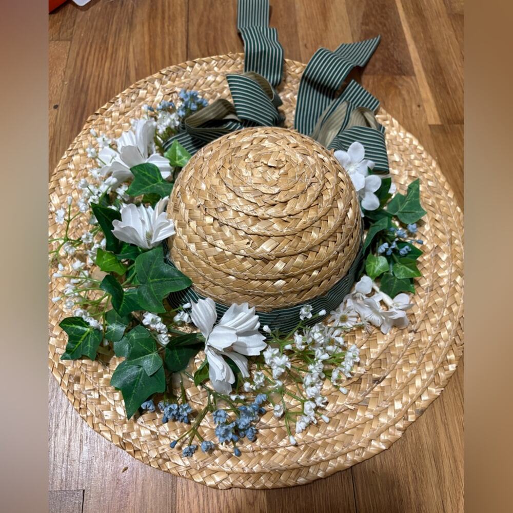 Cottagecore straw hat with floral and ribbon trim - Picture 11 of 11